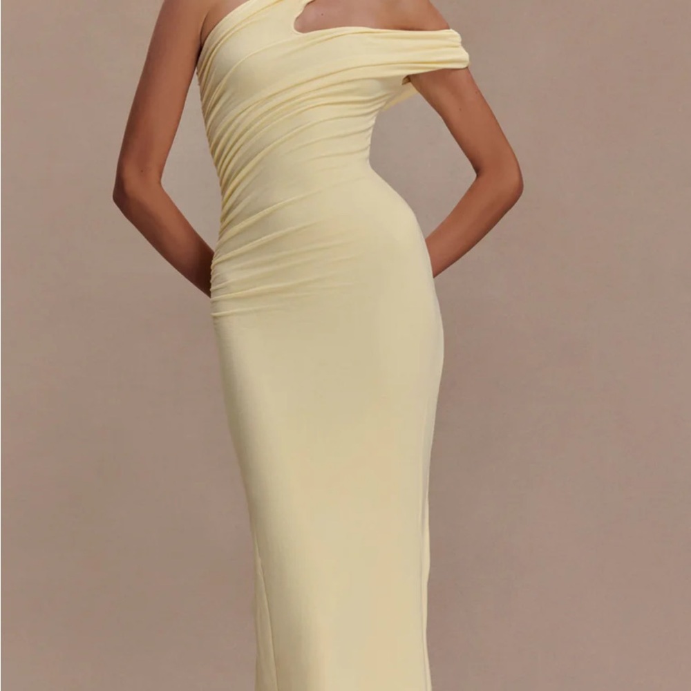 Elegant Yellow Off-Shoulder Anastasia dress